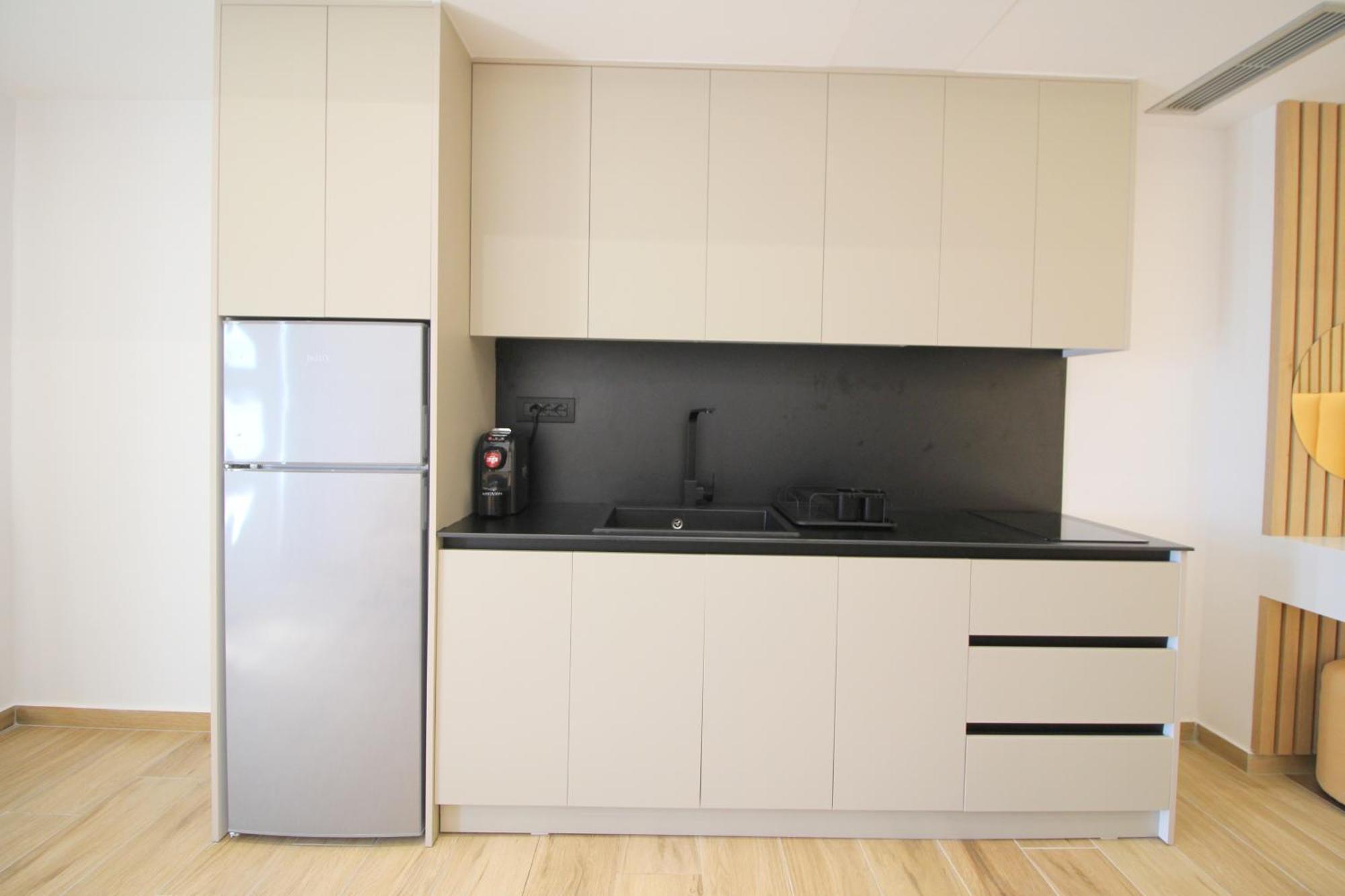 Alis Apartments ساراندا المظهر الخارجي الصورة